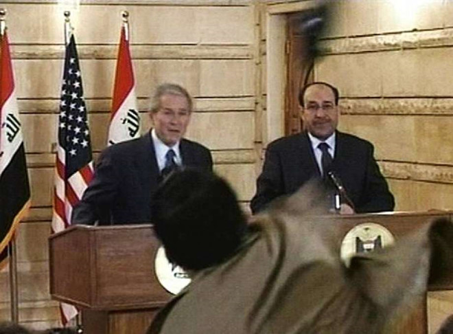 Nhà báo Iraq từng ném giày vào cựu tổng thống Mỹ ra tranh cử Nhà báo Iraq từng ném giày vào cựu tổng thống Mỹ ra tranh cử